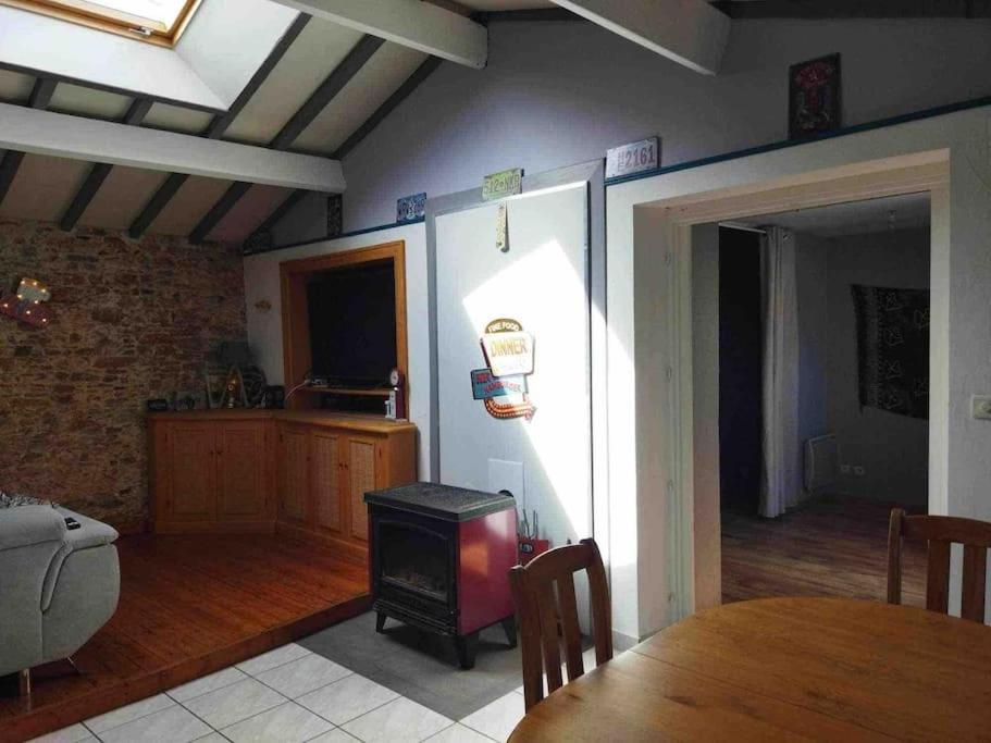 Charmante Maison Atypique En Village Saint-Colombin Buitenkant foto